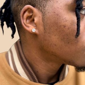 10 Karat Yellow Gold Stud Earring Unisex (10K Gold)